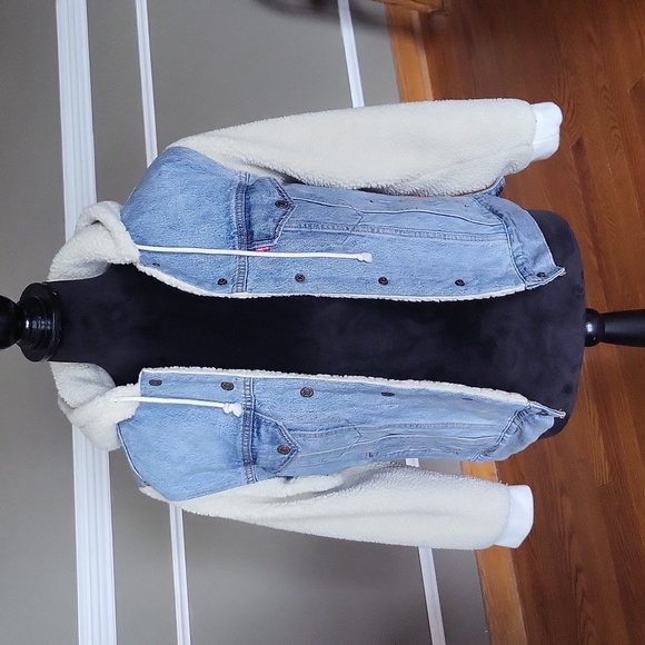 Levi's Jackets & Blazers - LEVI'S Sherpa Lined Jacket